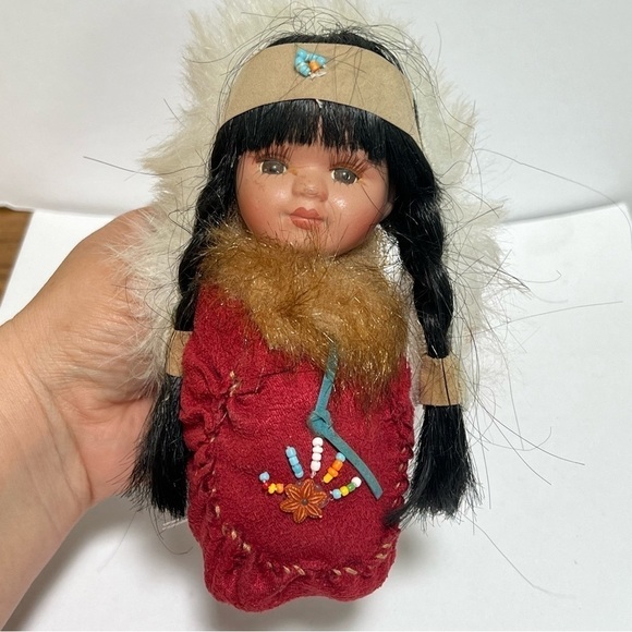 Native American Inspired Porcelain 6’inches Wrap  Papoose Red Moccasin - Picture 3 of 4